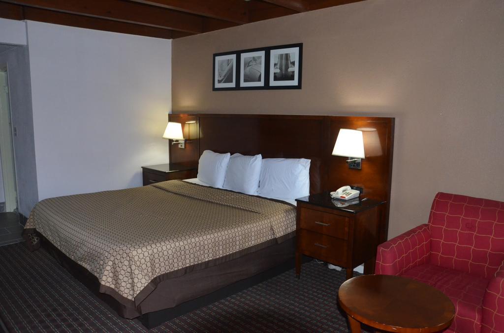 Americas Best Value Inn Augusta Historic Downtown Екстер'єр фото