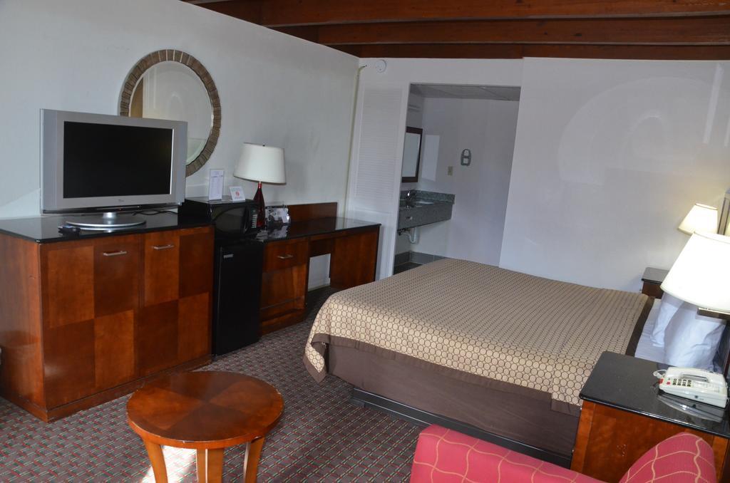 Americas Best Value Inn Augusta Historic Downtown Екстер'єр фото