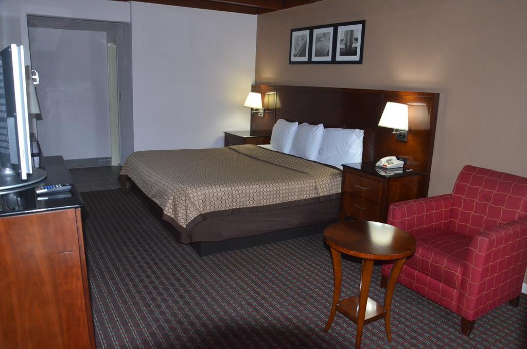 Americas Best Value Inn Augusta Historic Downtown Екстер'єр фото