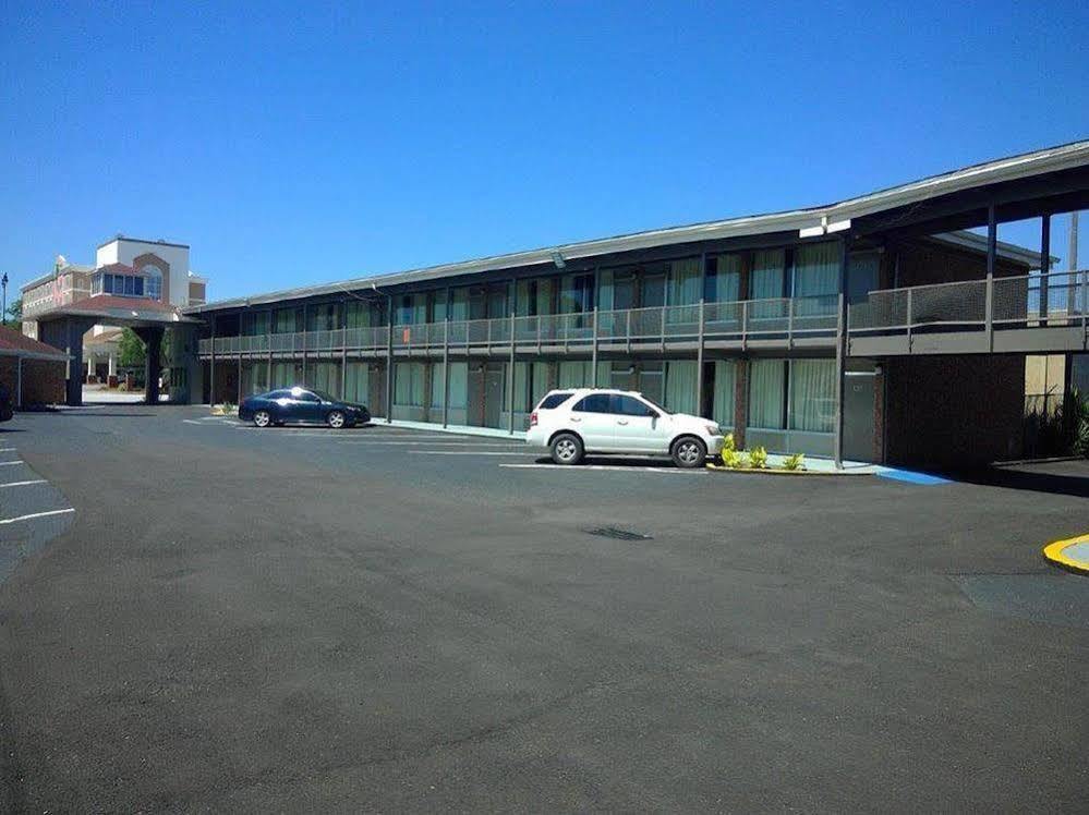 Americas Best Value Inn Augusta Historic Downtown Екстер'єр фото